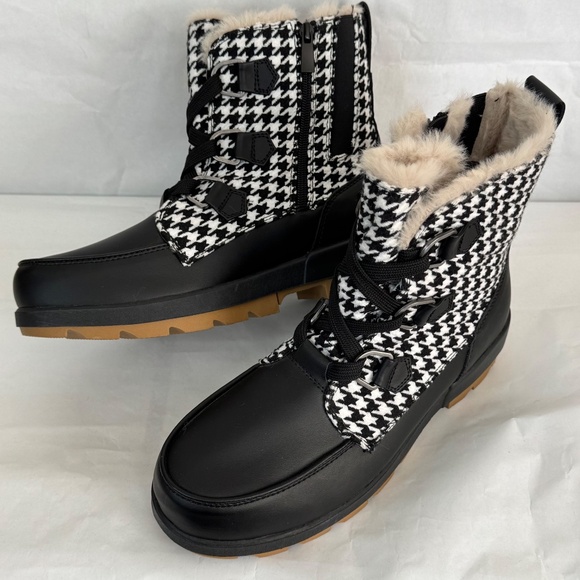 Torrid Black White Houndstooth Lace Up Cold Weather Booties Boots Sz. 10.5 WW - Picture 2 of 12